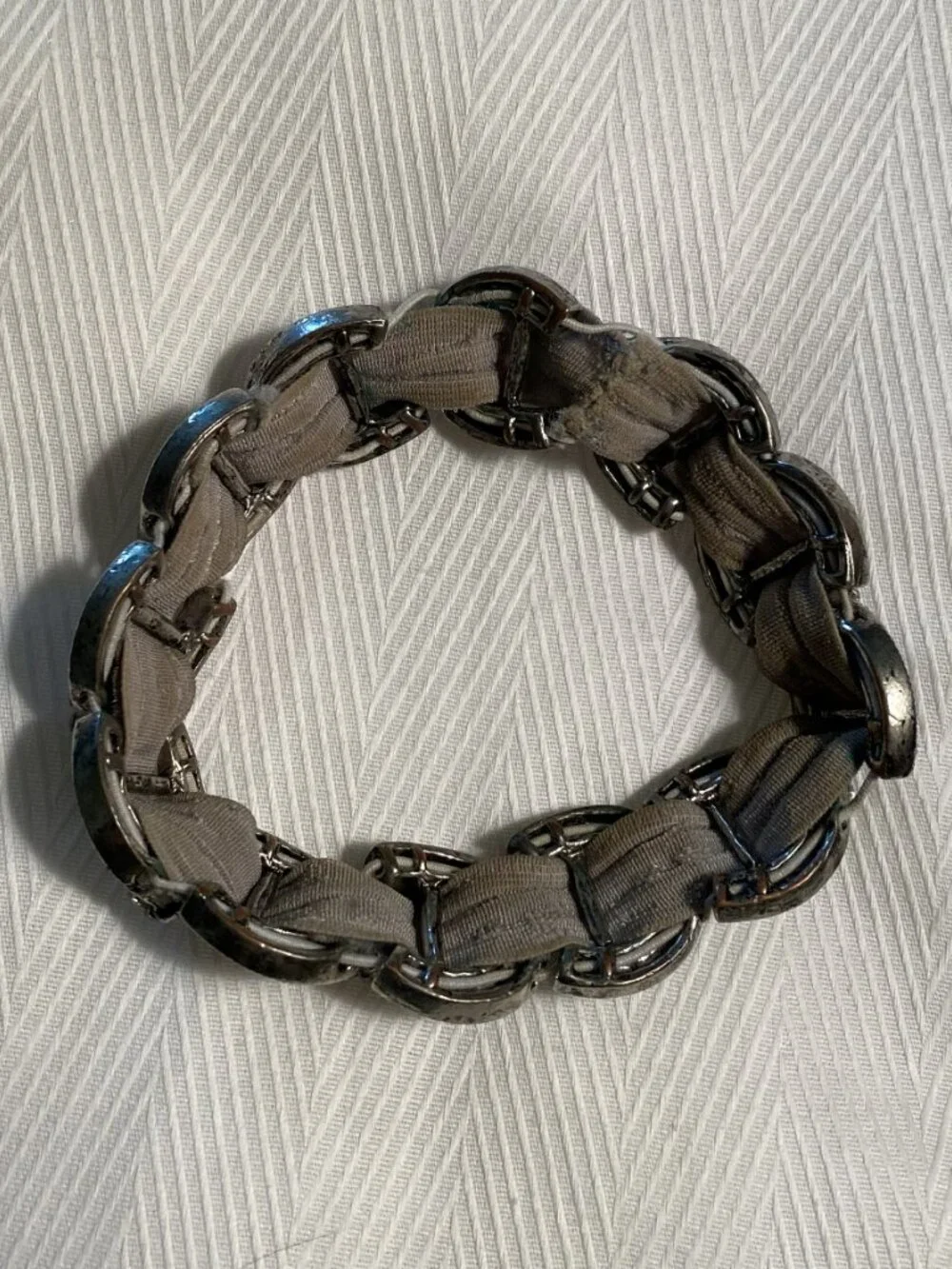 Horseshoe shaped rhinestone stretchy bracelet